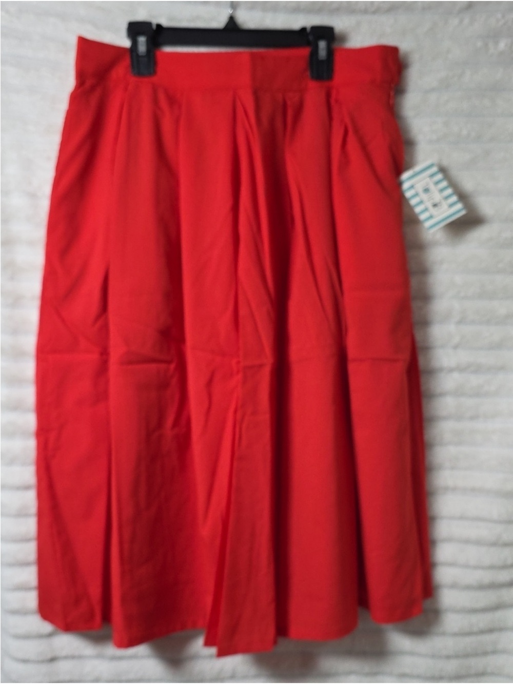 Classic A-Line Red Midi Skirt with Structured Pleats - Picture 2 of 2